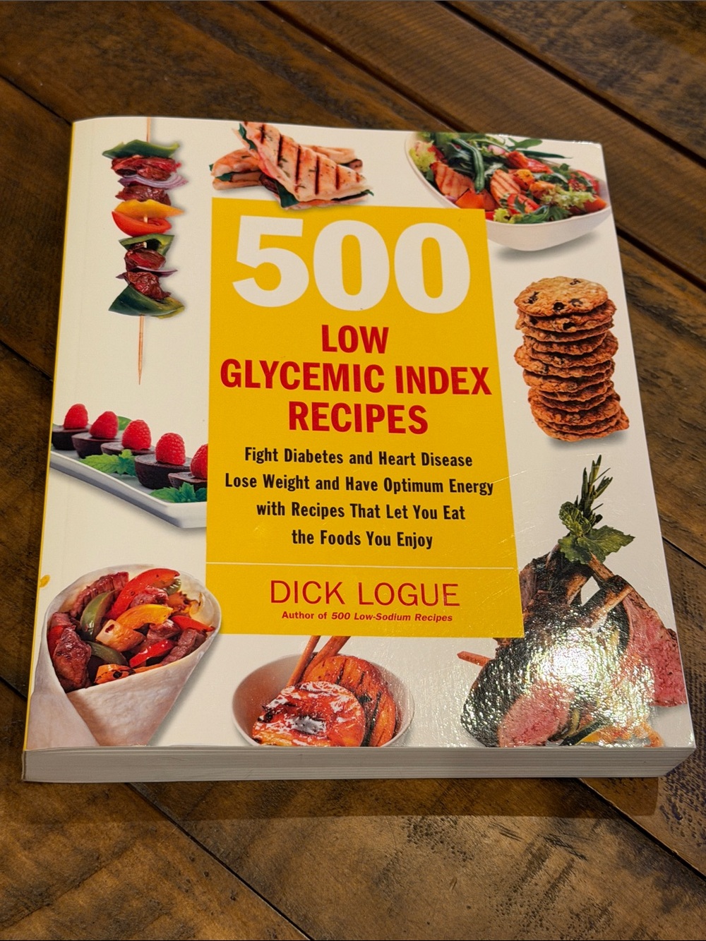 500 Low Glycemic Index Recipes by Dick Logue - White & Yellow Cover